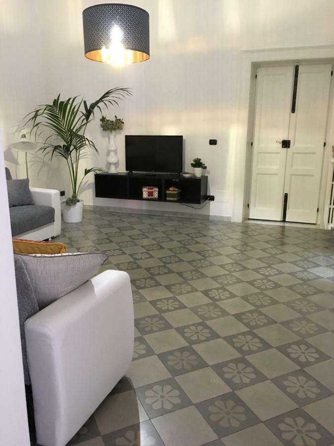 Maison Flores Bari Exteriör bild